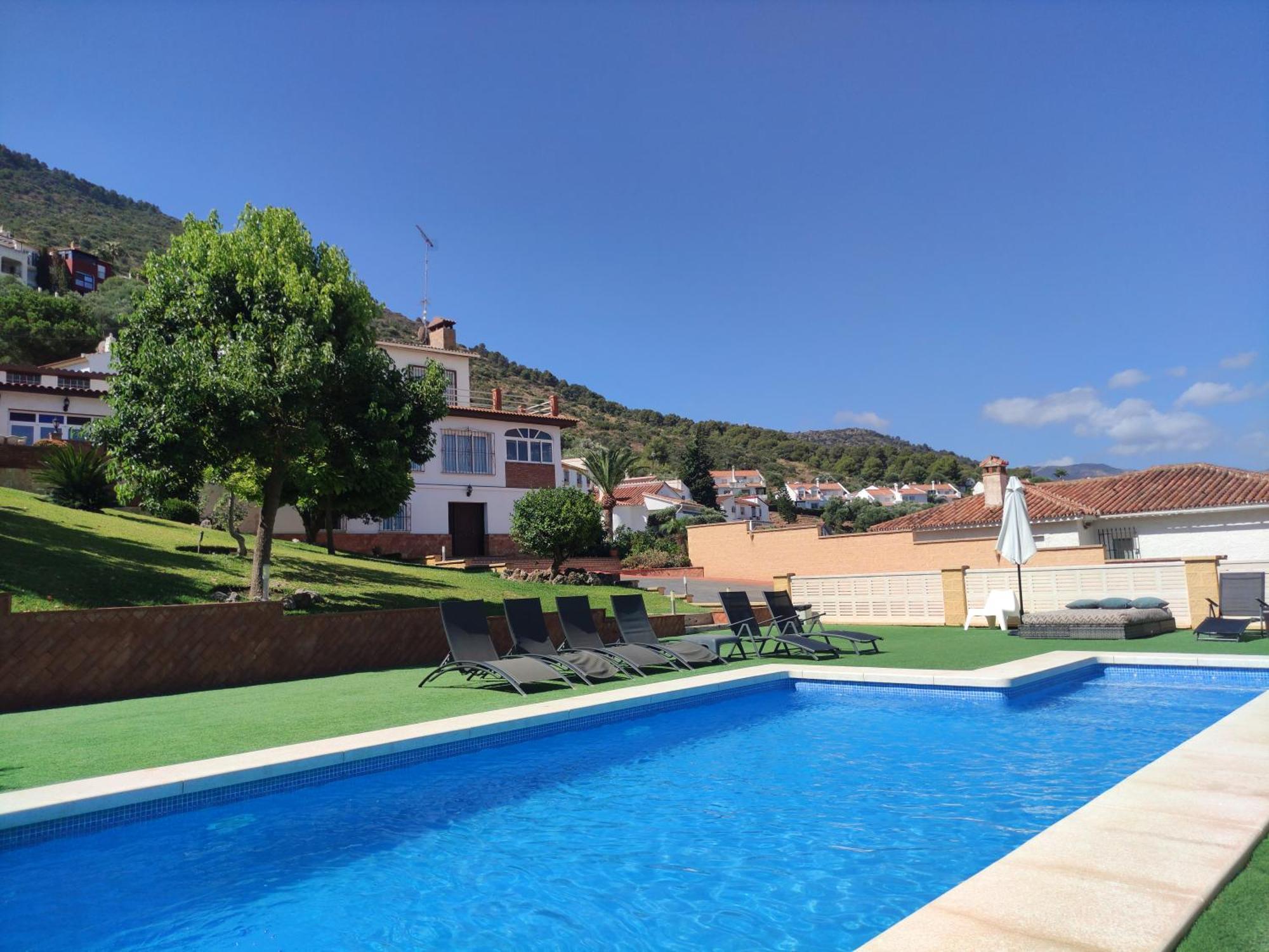 Villa Peralta, Heated And Private Pool ,near And Golf Courses